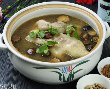 冬天喝雞湯還是鴨湯？雞湯和鴨湯各有優(yōu)點(diǎn)