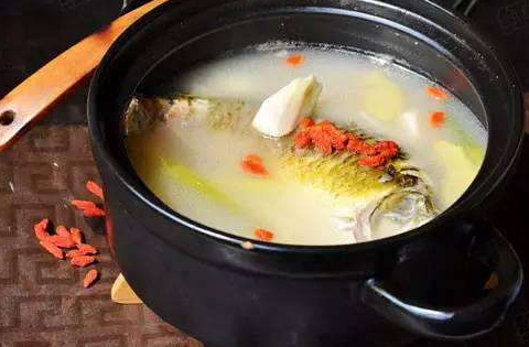 魚湯可以放山藥嗎 滋補(bǔ)山藥魚湯 魚湯可以放山藥嗎 滋補(bǔ)山藥魚湯