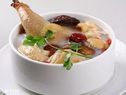 什么人不適合喝雞湯？雞湯雖好但這些人卻無福消受