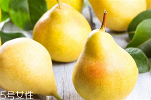 減肥一天吃幾個(gè)梨子？怎樣吃梨子減肥？