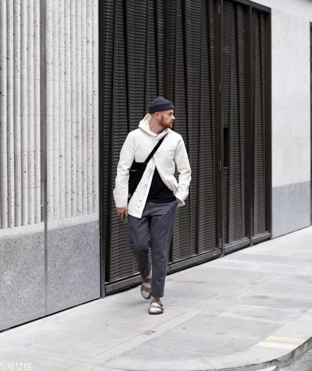 男生極簡風穿搭圖片 基礎(chǔ)色穿衣搭配 男生極簡風穿搭圖片 基礎(chǔ)色穿衣搭配