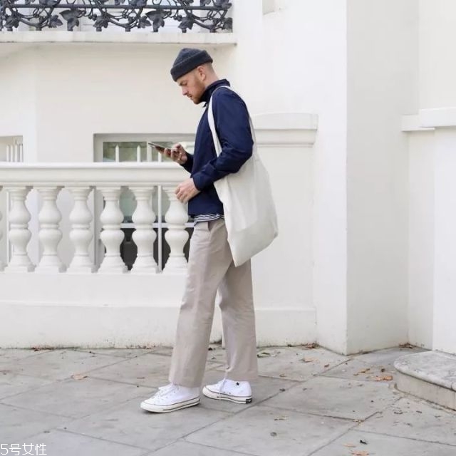 男生極簡風穿搭圖片 基礎(chǔ)色穿衣搭配 男生極簡風穿搭圖片 基礎(chǔ)色穿衣搭配