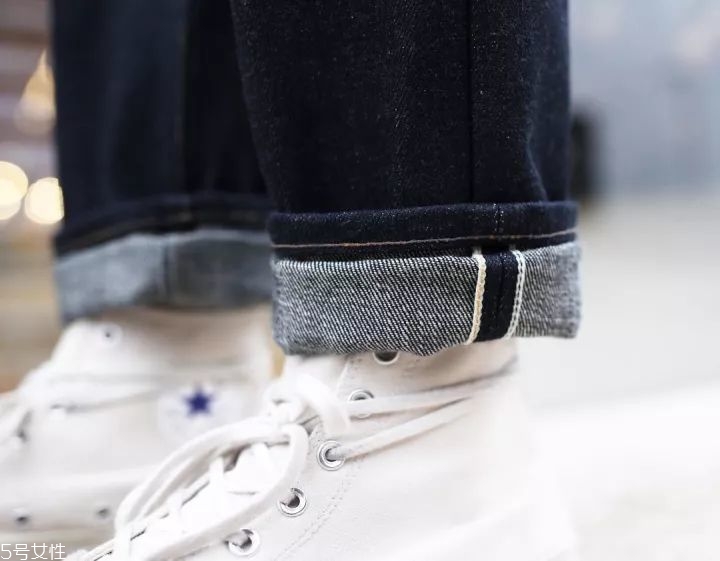 男生極簡風穿搭圖片 基礎(chǔ)色穿衣搭配 男生極簡風穿搭圖片 基礎(chǔ)色穿衣搭配