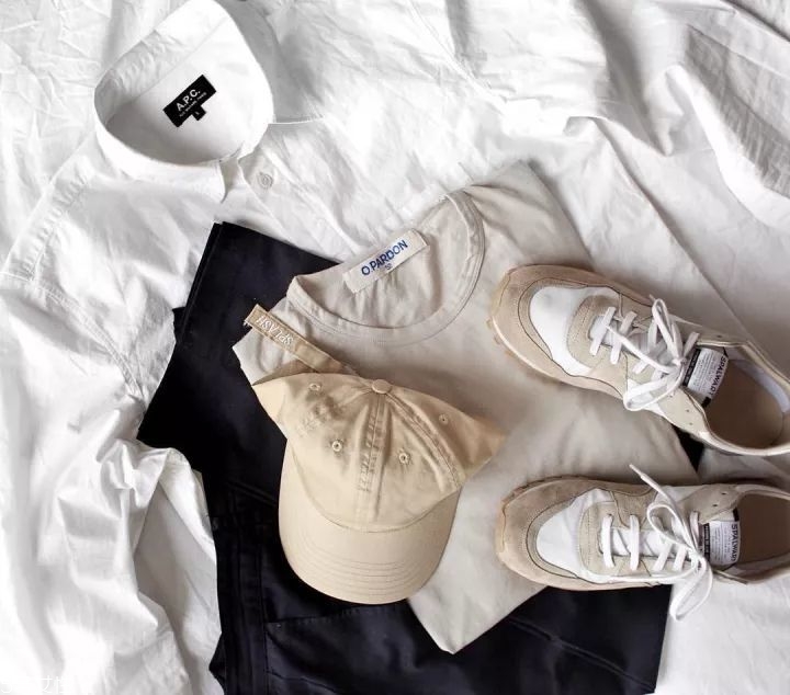 男生極簡風穿搭圖片 基礎(chǔ)色穿衣搭配 男生極簡風穿搭圖片 基礎(chǔ)色穿衣搭配