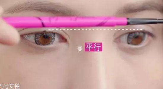 怎樣減少畫眼線的傷害？新手畫眼線的技巧圖解