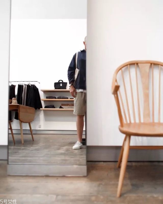 男生極簡風穿搭圖片 基礎(chǔ)色穿衣搭配 男生極簡風穿搭圖片 基礎(chǔ)色穿衣搭配