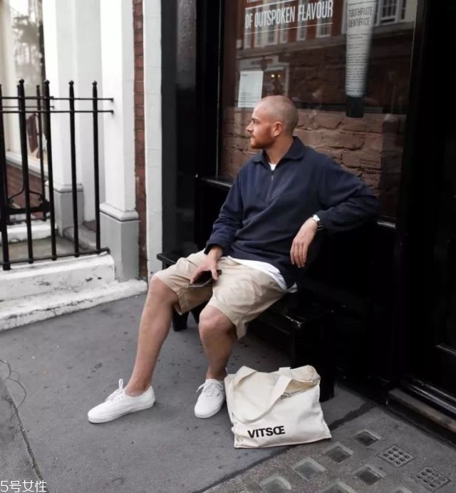 男生極簡風穿搭圖片 基礎(chǔ)色穿衣搭配 男生極簡風穿搭圖片 基礎(chǔ)色穿衣搭配