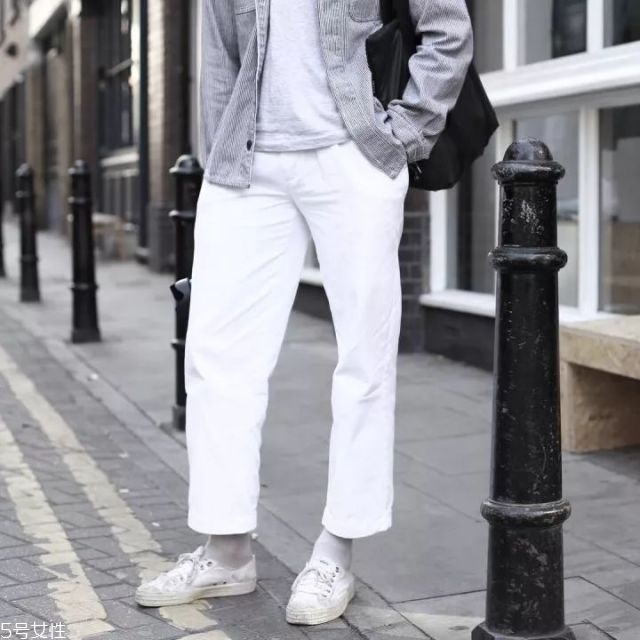 男生極簡風穿搭圖片 基礎(chǔ)色穿衣搭配 男生極簡風穿搭圖片 基礎(chǔ)色穿衣搭配