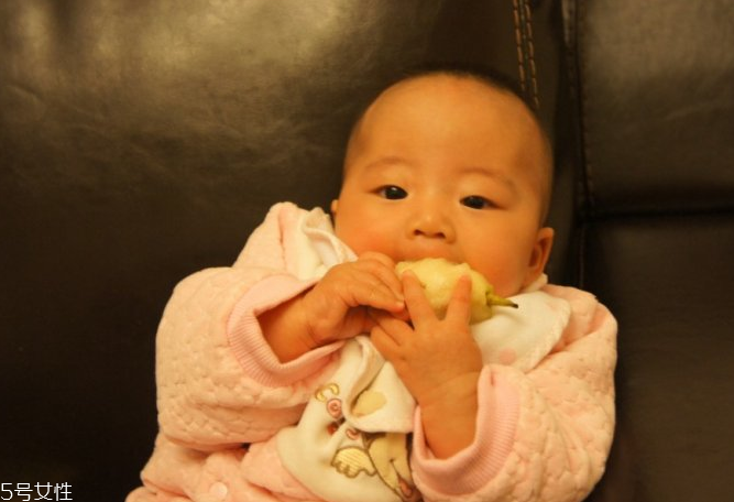 寶寶吃梨有什么好處？寶寶吃水果的方法