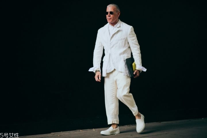 男生極簡風穿搭圖片 基礎(chǔ)色穿衣搭配 男生極簡風穿搭圖片 基礎(chǔ)色穿衣搭配