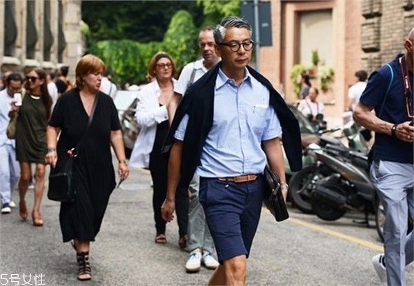 男生極簡風穿搭圖片 基礎(chǔ)色穿衣搭配 男生極簡風穿搭圖片 基礎(chǔ)色穿衣搭配