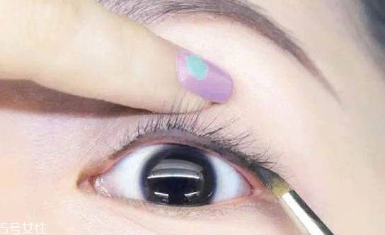 新手適合眼線液還是眼線筆？史上最全眼線誤區(qū)