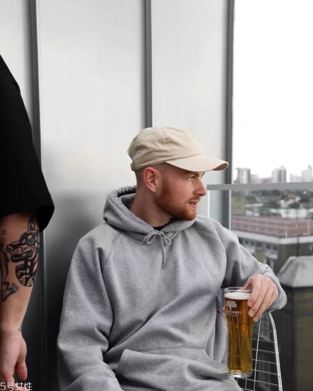 男生極簡風穿搭圖片 基礎(chǔ)色穿衣搭配 男生極簡風穿搭圖片 基礎(chǔ)色穿衣搭配