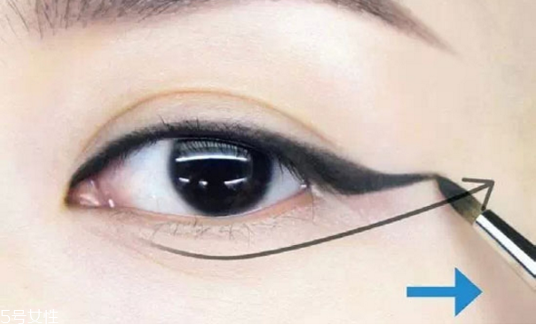 新手適合眼線液還是眼線筆？史上最全眼線誤區(qū)