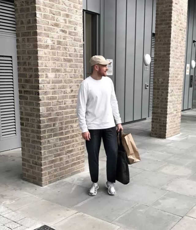男生極簡風穿搭圖片 基礎(chǔ)色穿衣搭配 男生極簡風穿搭圖片 基礎(chǔ)色穿衣搭配