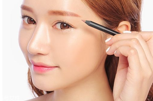 內(nèi)眼線會(huì)傷眼睛嗎？九種可愛(ài)的眼線畫(huà)法