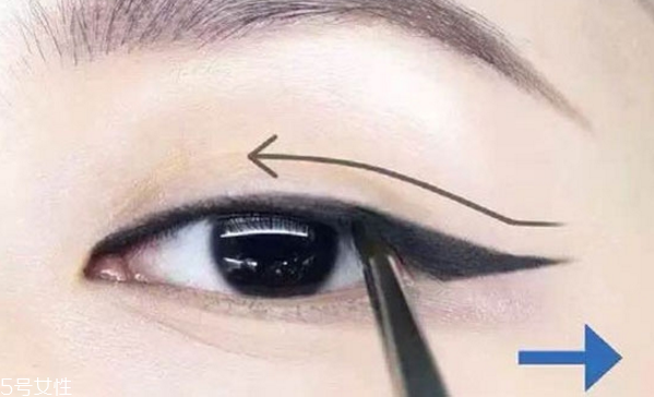 新手適合眼線液還是眼線筆？史上最全眼線誤區(qū)