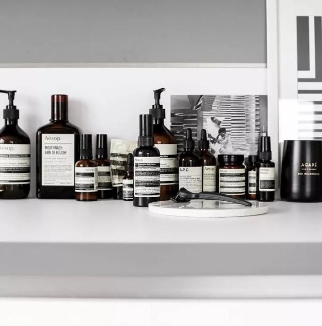 男生極簡風穿搭圖片 基礎(chǔ)色穿衣搭配 男生極簡風穿搭圖片 基礎(chǔ)色穿衣搭配