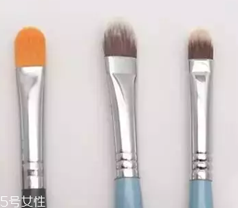 粉底先還是遮瑕先？最好先用粉底液