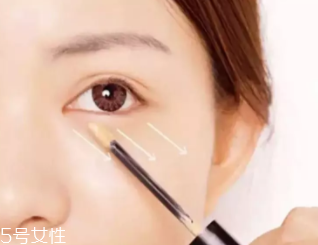 粉底先還是遮瑕先？最好先用粉底液