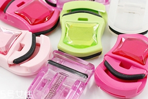 睫毛夾可以夾下睫毛嗎？比較考驗(yàn)手法