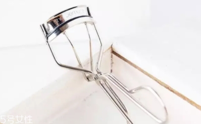 睫毛夾一定要用貴的嗎？睫毛夾的價(jià)格差距真的在于技術(shù)嗎？