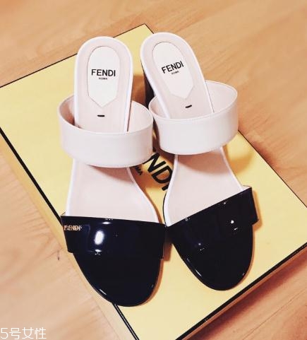 fendi鞋子一般多少錢？引領(lǐng)時(shí)尚潮流
