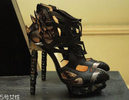 nicholas kirkwood是什么檔次？鞋履界的米開朗琪羅