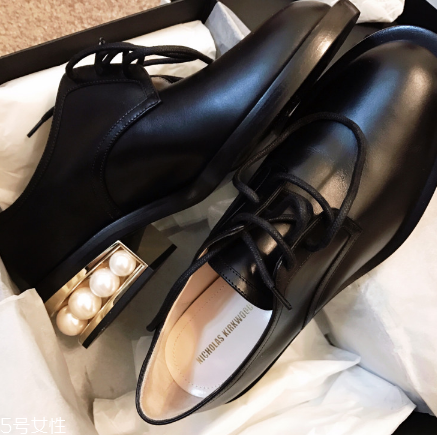 nicholas kirkwood是幾線品牌？舒適個性兩不誤