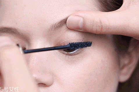 眼線筆什么顏色好看？眼線液的畫法步驟