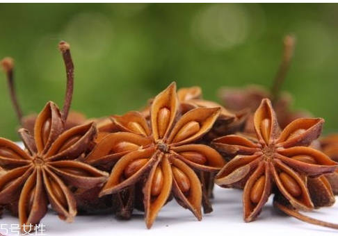 八角不能和什么一起吃 搭配禁忌 八角不能和什么一起吃 搭配禁忌