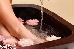 熱水泡腳哪些人不適合？這3類人千萬要小心