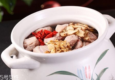 黃芪當(dāng)歸湯的做法與功效 抗癌防癌第一湯 黃芪當(dāng)歸湯的做法與功效 抗癌防癌第一湯