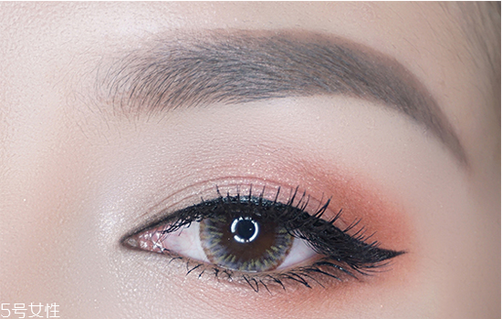 內眼線用什么畫比較好？眼線怎么畫簡單又好看教程