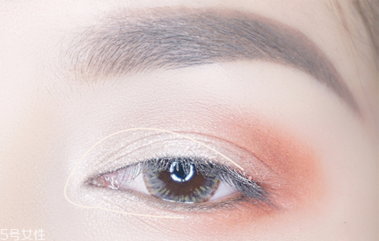 內眼線用什么畫比較好？眼線怎么畫簡單又好看教程