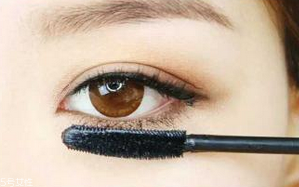 什么是折痕眼線？完整畫眼妝的順序
