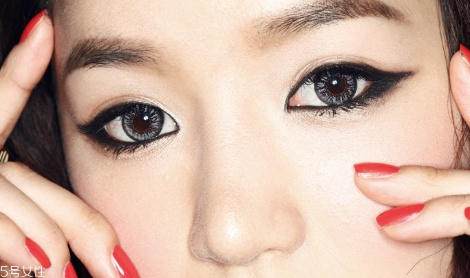 內眼線用什么畫比較好？眼線怎么畫簡單又好看教程