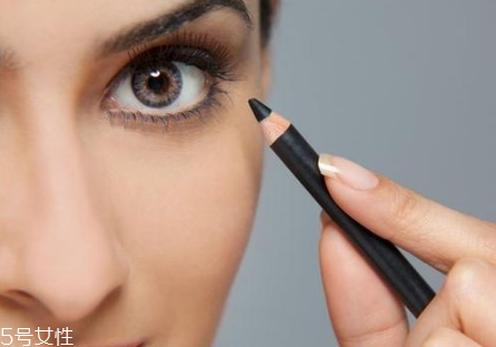 初學者怎么畫眼線好？教你如何正確畫完整眼妝