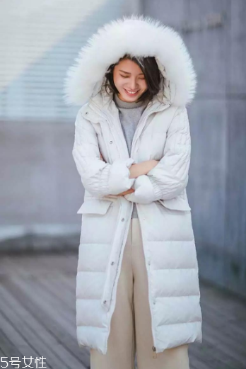 羽絨服怎么穿顯高？這個冬天溫暖不減造型
