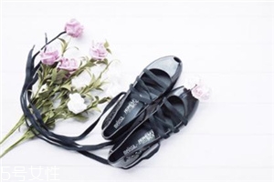 melissa是哪個國家的？女王和公主都愛穿它