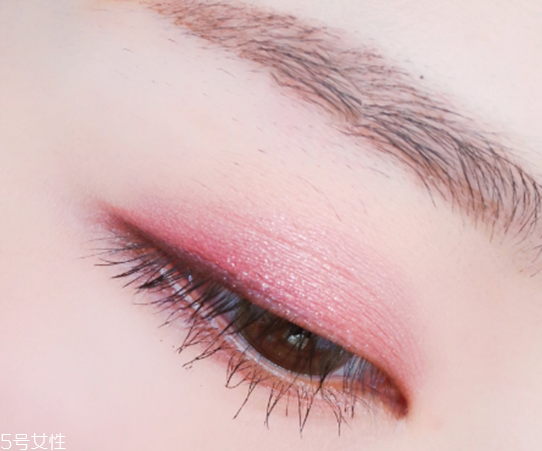 適合畫桃花妝的眼影有哪些？單眼皮桃花妝畫法步驟