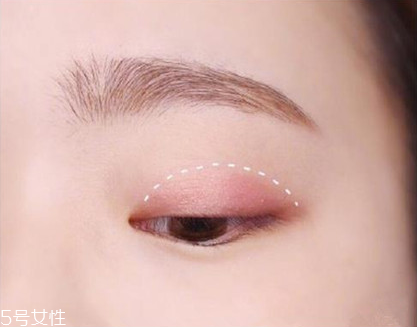 適合畫桃花妝的眼影有哪些？單眼皮桃花妝畫法步驟