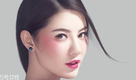 適合畫桃花妝的眼影有哪些？單眼皮桃花妝畫法步驟