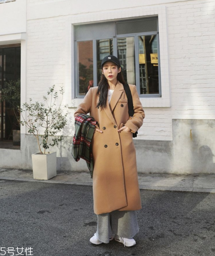 過膝大衣怎么搭配圖片 這樣穿瞬間提升氣場(chǎng) 過膝大衣怎么搭配圖片 這樣穿瞬間提升氣場(chǎng)