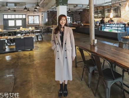 過膝大衣怎么搭配圖片 這樣穿瞬間提升氣場(chǎng) 過膝大衣怎么搭配圖片 這樣穿瞬間提升氣場(chǎng)