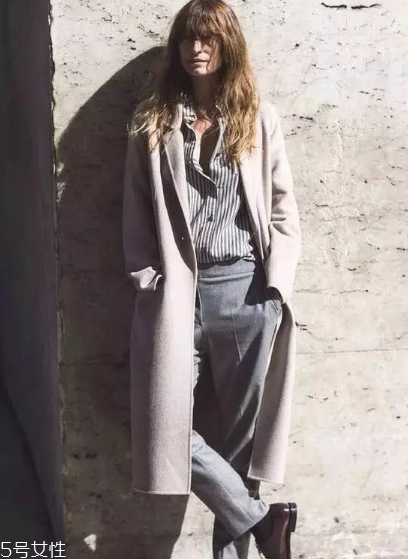 長(zhǎng)款大衣搭配什么鞋子？這樣穿氣場(chǎng)兩米八