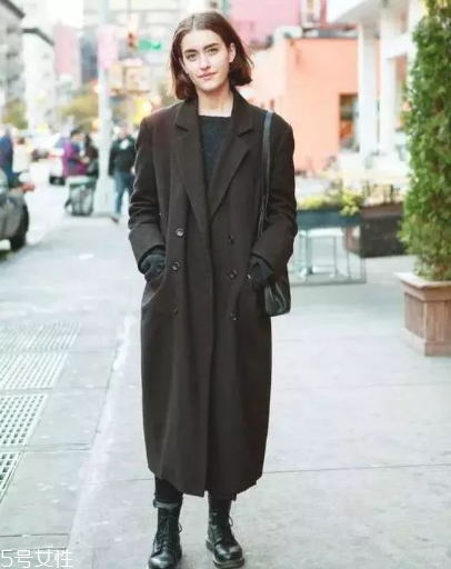 長(zhǎng)款大衣搭配什么鞋子？這樣穿氣場(chǎng)兩米八