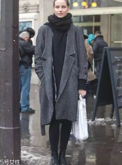 長(zhǎng)款大衣搭配什么鞋子？這樣穿氣場(chǎng)兩米八
