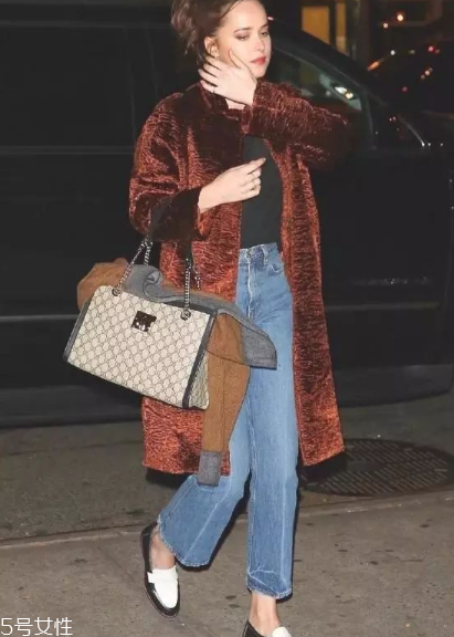 長(zhǎng)款大衣搭配什么鞋子？這樣穿氣場(chǎng)兩米八