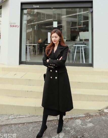 雙排扣大衣怎么搭配？塑造干練女人味